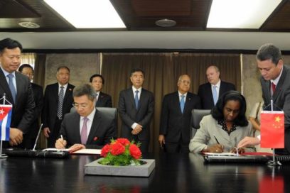 Cuba y China firmaron convenio de cooperación económica