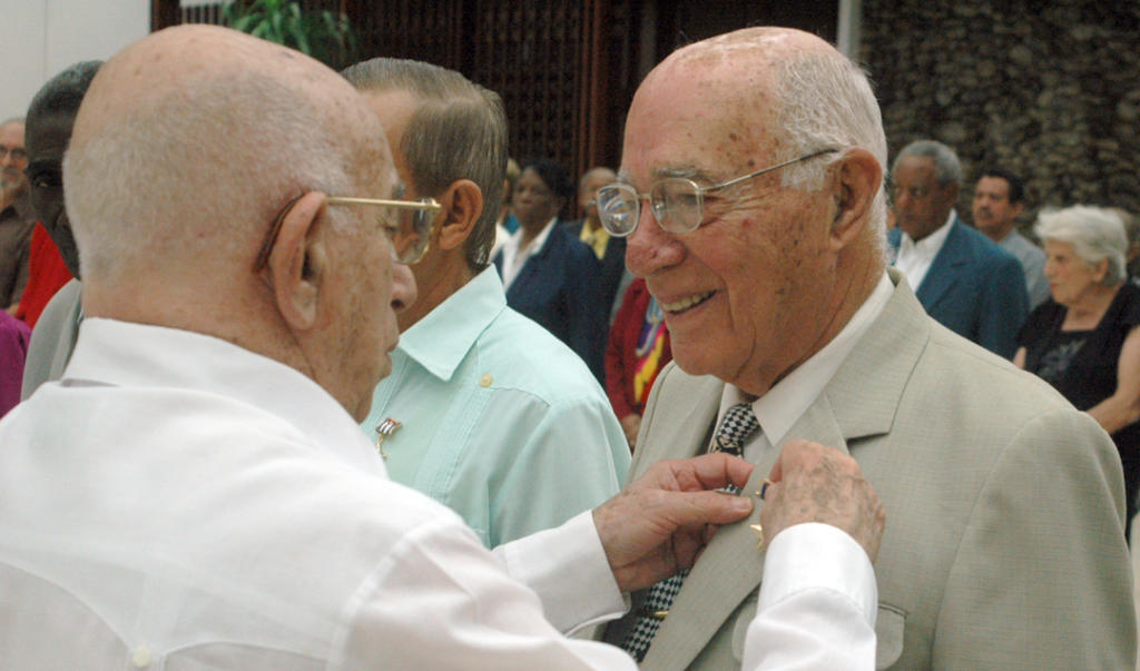 “Cuando José Ramón Machado Ventura, compañero mío de estudio, me impuso esa condecoración, le dije que esa era la honra mayor de toda mi vida”. Foto: César A. Rodríguez