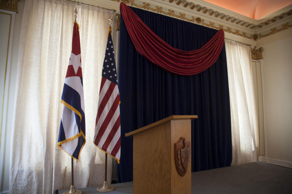 Salón de actos de la embajada de Cuba en Estados Unidos, lugar de la ceremonia de apertura. Foto: Ismael Francisco 