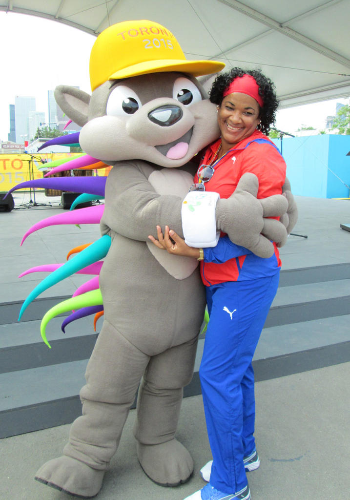Los deportistas cubanos se han ganado el cariño de la mascota oficial de los Juegos: Pachi. Foto: Rudens Tembrás Arcia, enviado espcial