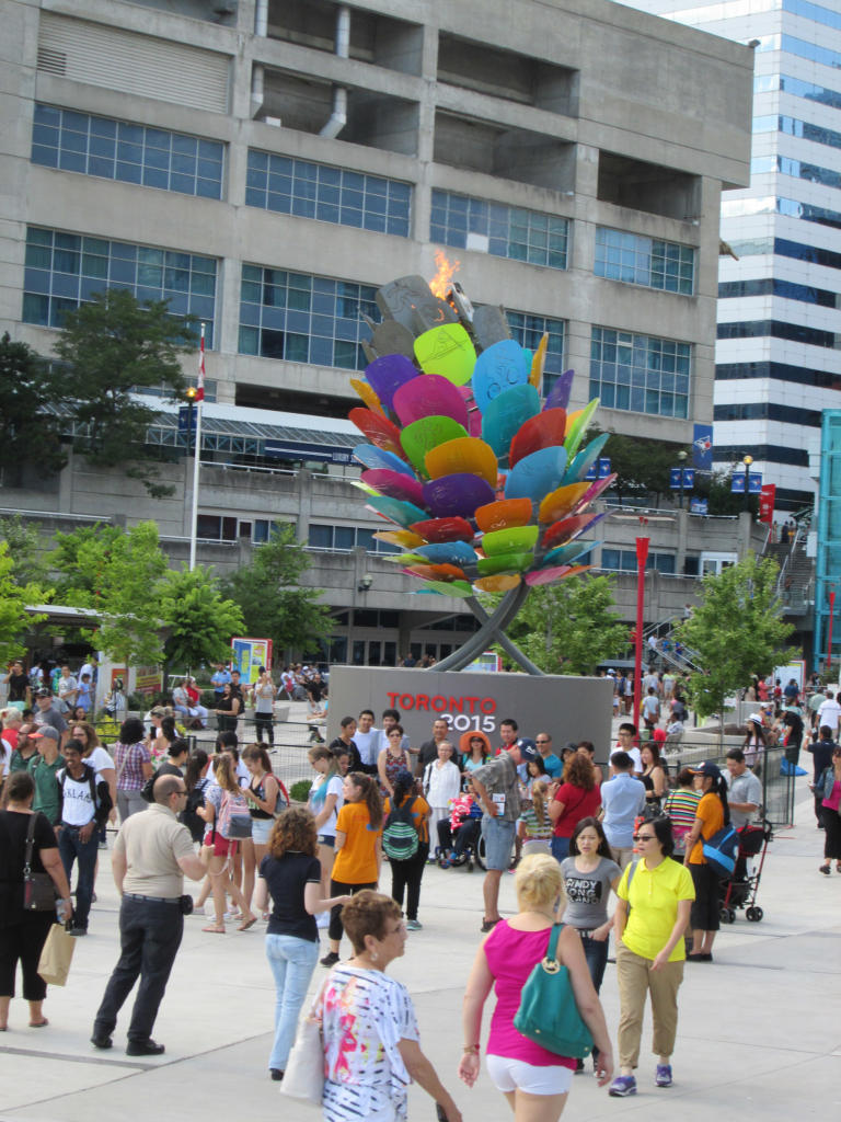 Miles de personas vistan cada día el lugar donde está enclavada la pira panamericana. Foto: Rudens Tembrás Arcia, enviado especial