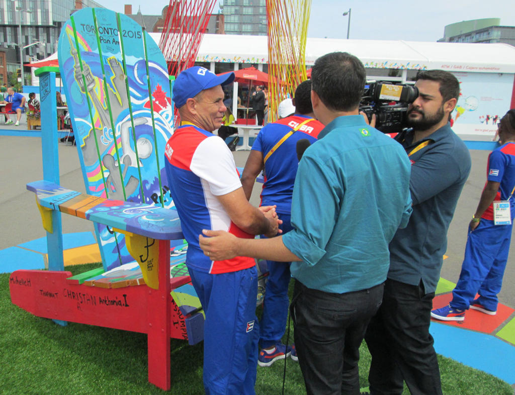 Los deportistas y entrenadores cubanos son de los más entrevistados por estos días. Foto: Rudens Tembrás Arcia, enviado especial