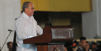 Lázaro Expósito Canto, primer secretario del PCC en Santiago, se dirige a los presentes en el recordatorio de los asaltos a los cuarteles Moncada y Carlos Manuel de Céspedes. Foto: Roberto Ruiz