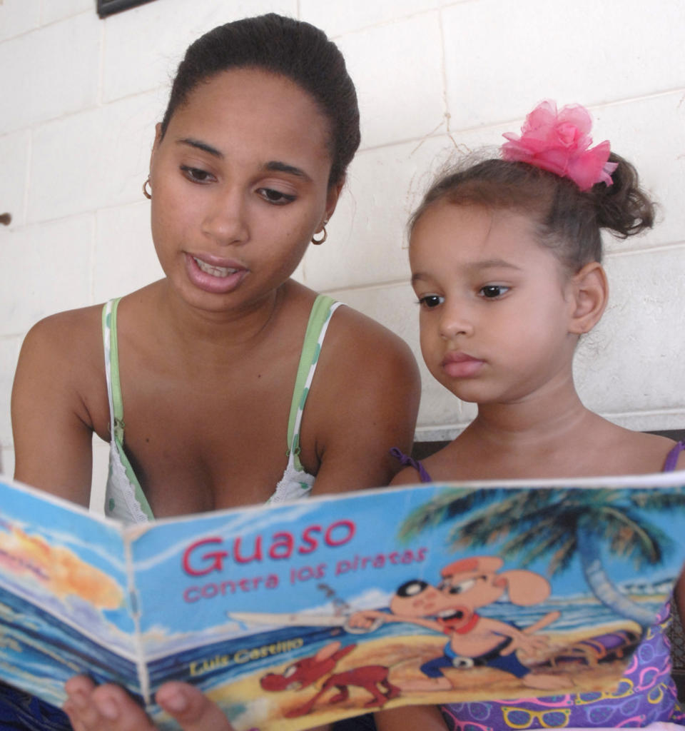 El aprendizaje de la lectura y la escritura no ocurre como un proceso aislado, sino que parte del lenguaje oral. Por ello es muy importante la estimulación que el niño recibe desde que nace. Foto: Agustín Borrego