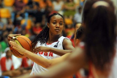 Arrancan bien féminas en el baloncesto