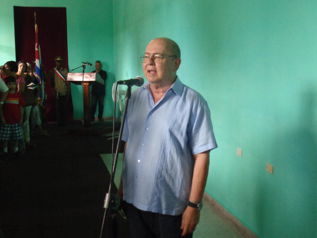 En la foto Barnet pronunciando el discurso de agradecimiento por recibir el Escudo Pinareño, un día antes. Foto: Del autor