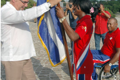 Abanderada delegación a Juegos Parapanamericanos