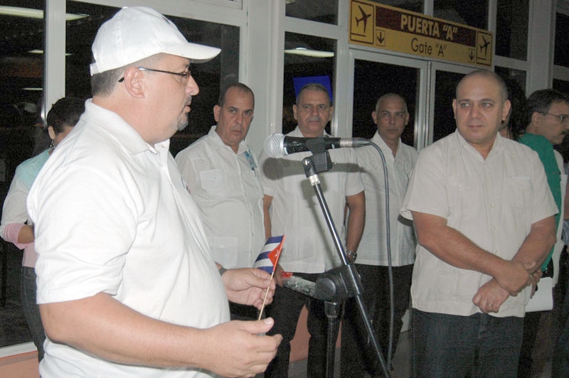 Estamos conmmovidos por las muestras de cariño y humildad del pueblo nepalí, afirmó el doctor Luis Oliveros, jefe de la brigada.