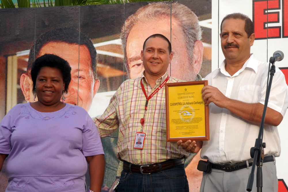 El certificado otorgado por la Oficina Nacional de Normalización avala el Sistema de Gestión de la Calidad en la empresa mixta Cuvenpetrol S. S. / Foto: Modesto Gutiérrez, AIN