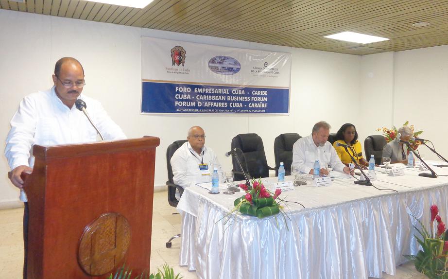 El presidente de la Asamblea Provincial del Poder Popular, Reinaldo García, dio la bienvenida a los participantes en el Foro y agradeció la dedicatoria del encuentro a los 500 años de fundada la otrora villa de Santiago de Cuba.Foto: de la autora