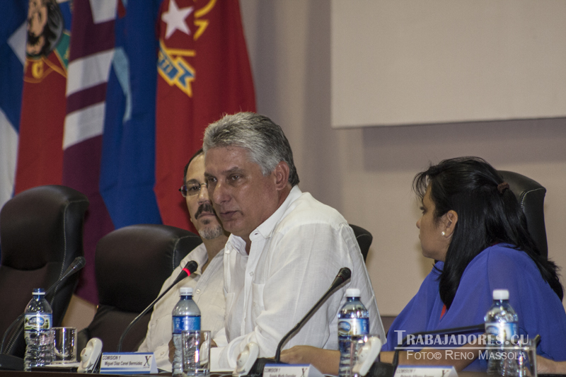 El Primer Vicepresidente de los Consejos de Estado y de Ministros, Miguel Díaz Canel Bermúdez, destacó la labor política de la UJC durante sus años de creada.