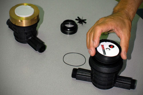 En Cubagua se expuso el prototipo del metrocontador que debe producir el país. Foto: Heriberto González Brito