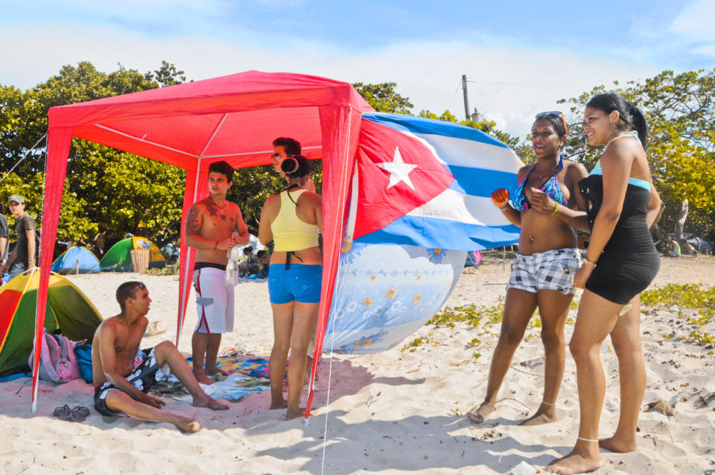 Muchachos de Matanzas, Mayabeque y la capital, principalmente, colmarán la playa Jibacoa.Foto: Cristian Domínguez Herrera