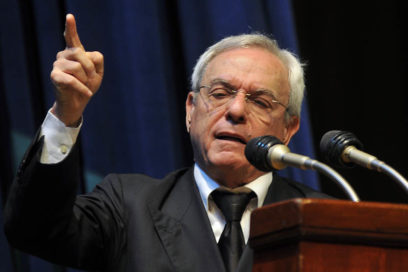 Cuando es una obra fecunda, cuando es una vida intensa, cuando es una obra y un gran legado, entonces queda en la memoria de los hombres