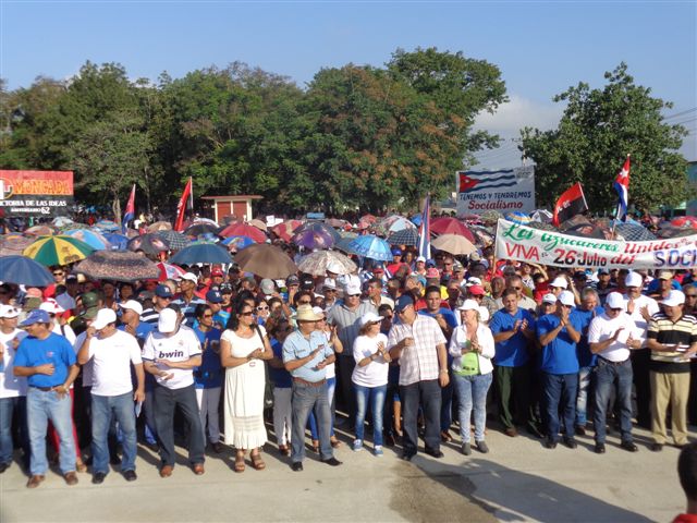 Millares de baguanenses participaron en el acto por el 26 de Julio. Fotos: Manuel Valdés