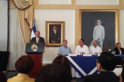 Recibe presidente de El Salvador a antiterroristas cubanos