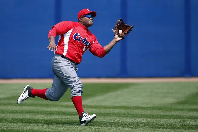 Alfredo Despaigne, jardinero izquierdo de Cuba, conectó su tercer jonrón del torneo frente a Nicaragua. Foto: AP