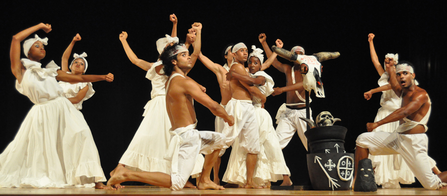 Uno de los estrenos de la jornada, Diana Tata Tandile, del joven coreógrafo Elio Reina. Fotos: Yuris Nórido