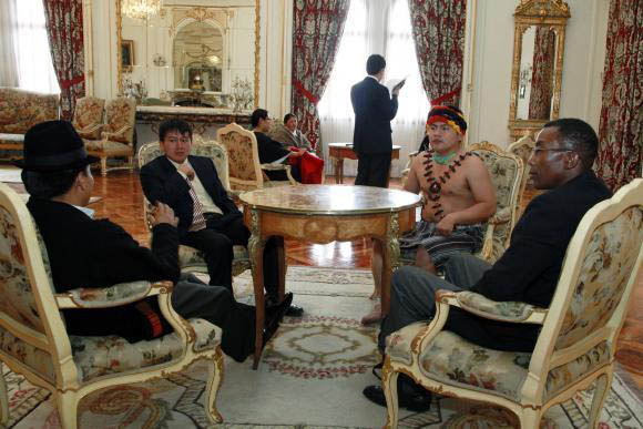 Escenas como esta se suceden a menudo en el Ministerio de Relaciones Exteriores y Movilidad Humana de Ecuador