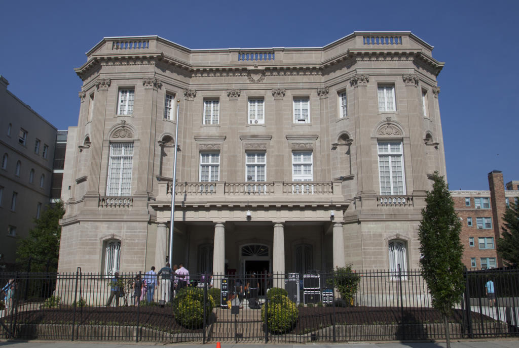 fachada embajada de cuba en washington