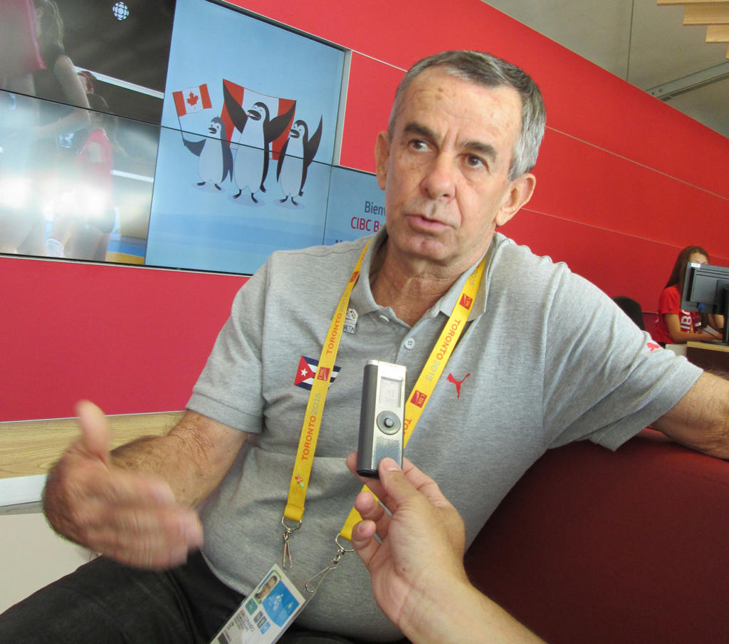Juan Fernández, mecánico del equipo cubano de ciclismo en los juegos Panamericanos de Toronto. Foto: Rudens Tembrás Arcia