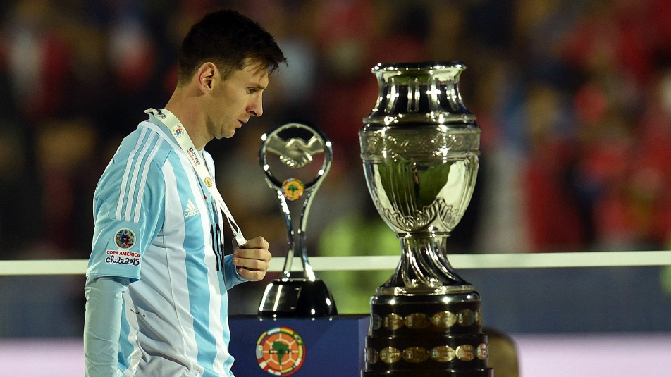 No todos pueden festejar. Messi lleva una racha de 1000 minutos sin marcar con la Selección nacional.