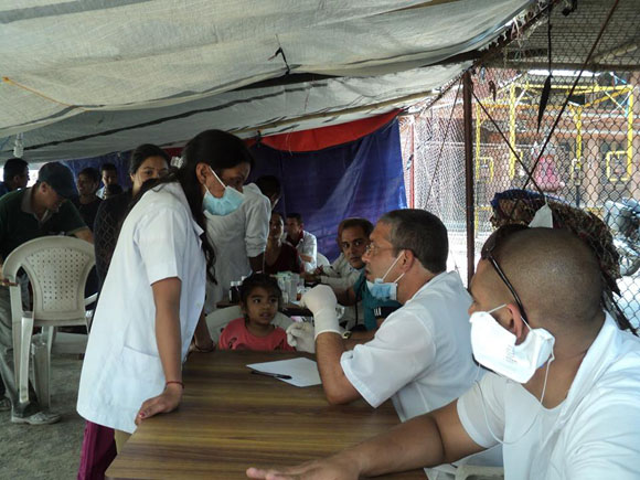 médicos-cubanos-nepal5