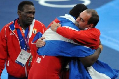 Pedro Val afronta los micrófonos