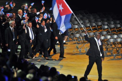 ¡Cuba llegó elegante, bandera en alto!