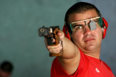 Pupo finaliza octavo en su primer día