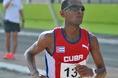 Richer Pérez corrió con zapatillas doradas