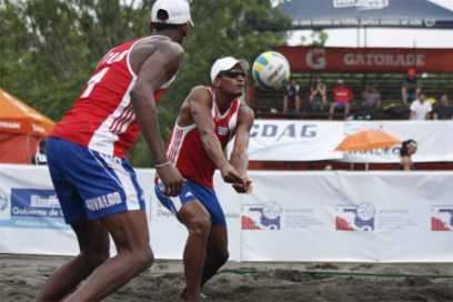 Voleibolistas de playa arrancan felices