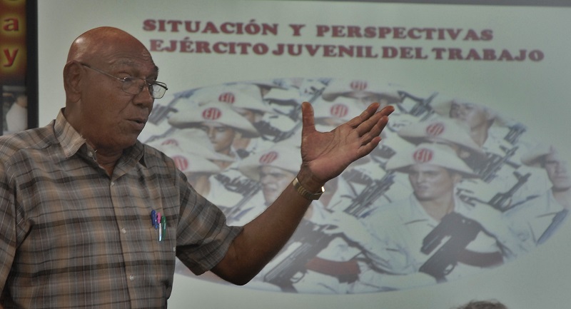 “Si no hubiera pasado esos más de 40 años en el EJT, no sería la persona que soy”, manifestó el coronel (r) Reinaldo González Millares. | foto: Agustín Borrego