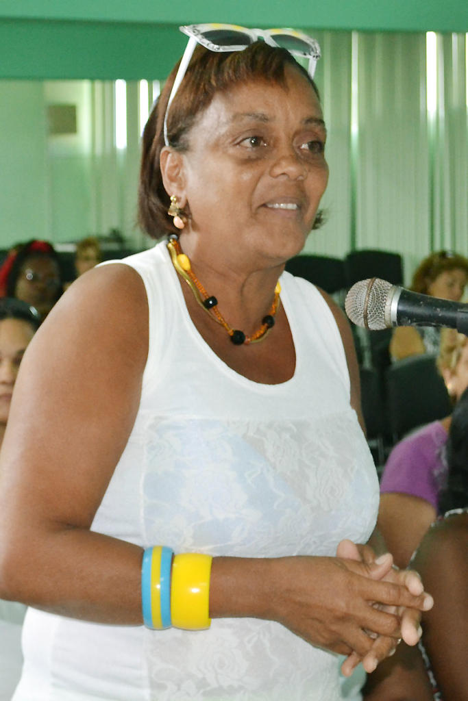 Margarita Noriega es dirigente sindical y delegada del Poder Popular. Ante dificultades económicas familiares decidió probar suerte en el trabajo no estatal y no se arrepiente. Foto: Eddy Martin