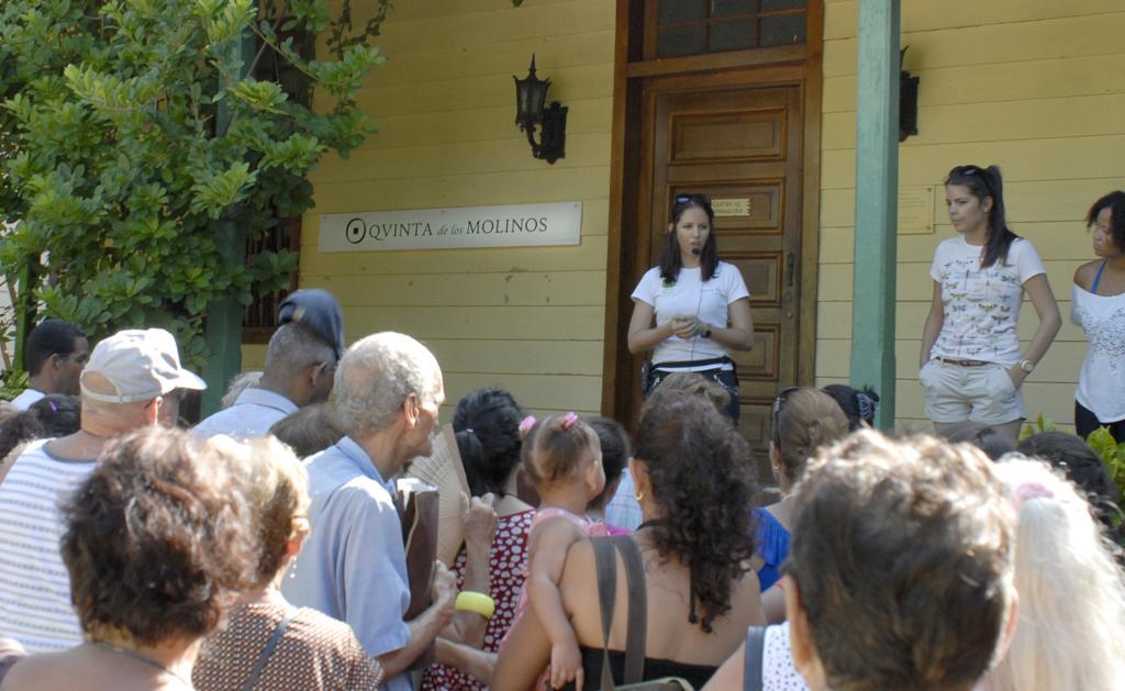 Perteneciente a la Oficina del Historiador de La Habana, las visitas dirigidas y recorridos son, igualmente, otras actividades que se coordinan a través de esa institución o con el departamento socio-cultural de la Quinta de los Molinos. | Fotos: Heriberto González Brito