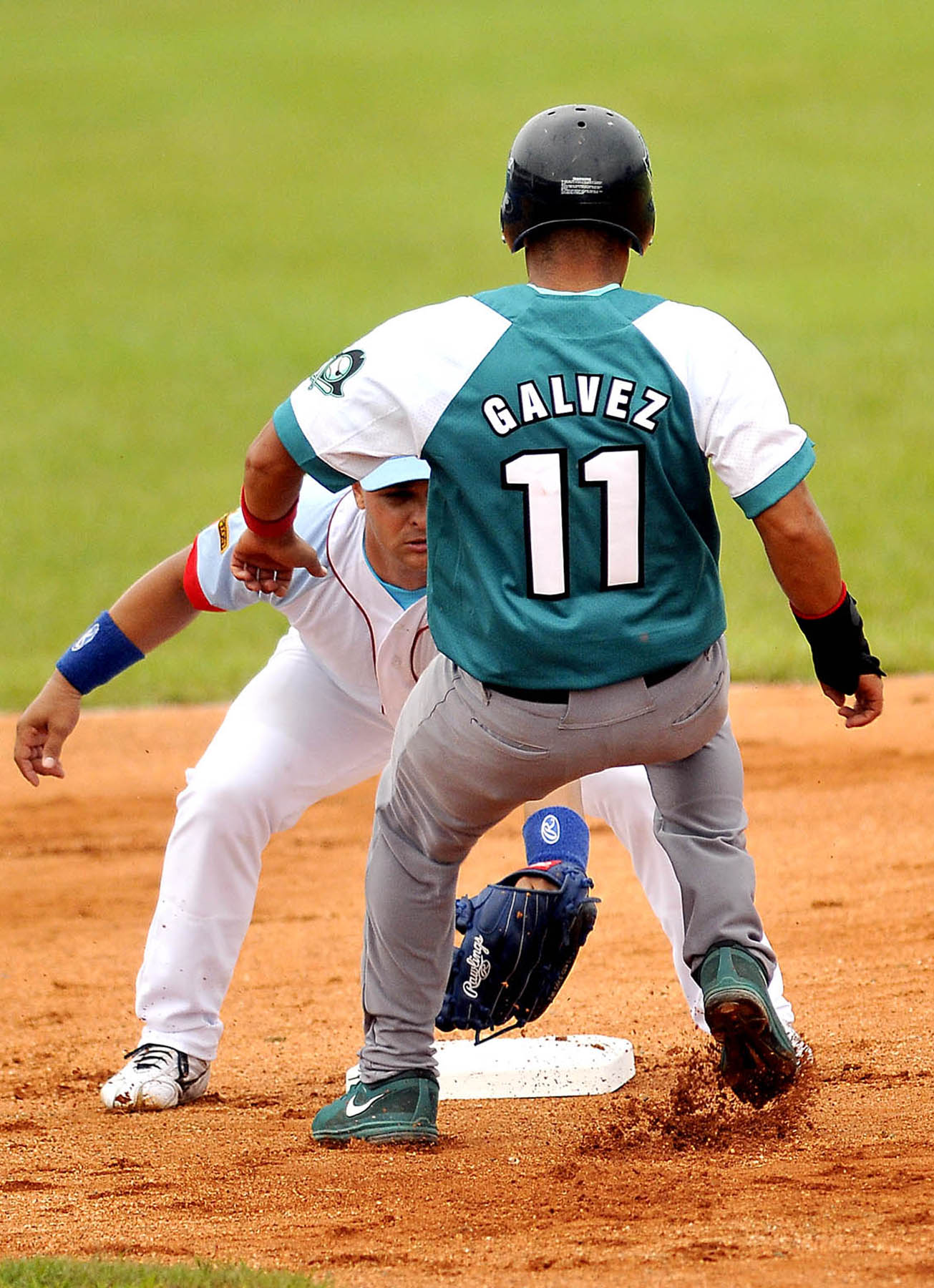 En el juego de apertura los Tigres Avileños sacaron la mejor parte. Fotos: José Raúl Rodríguez Robleda.