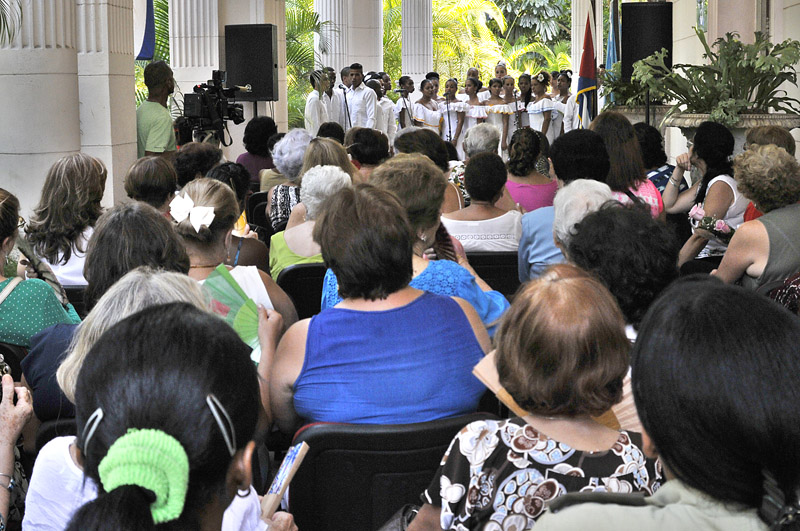 Jóvenes integrantes de la Academia de Canto Mariana de Gonitch interpretaron piezas del repertorio de la música cubana. Foto: José Raúl Rodríguez Robleda
