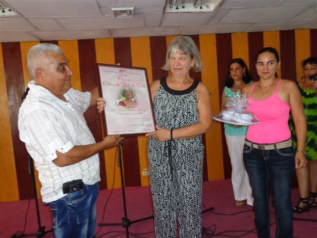 Mayra Romero recibió el Premio a la Obra de la Vida. Foto de Manuel Valdés