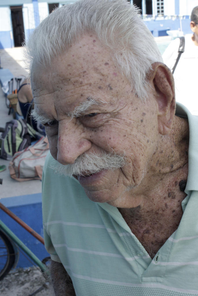 “Cada vez que vengo a la playa gano un día más de vida”, afirmó José Ponce de León. Fotos: René Pérez Massola