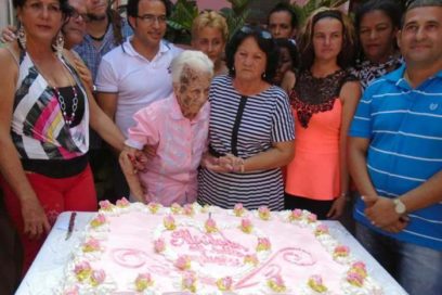 Celebran el cumpleaños 105 de Esther Montes de Oca