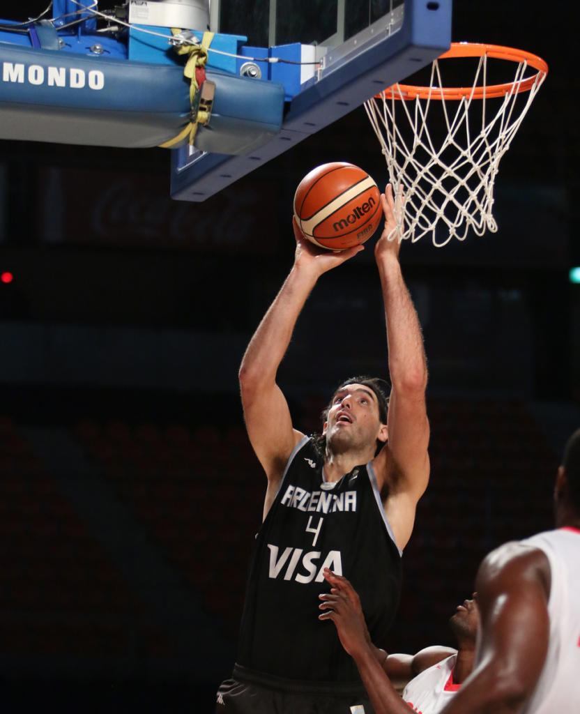 Luis Scola, el estelar jugador de los Toronto Raptors (NBA), fue lo mejor por Argentina. Foto: José Jiménez Tirado.