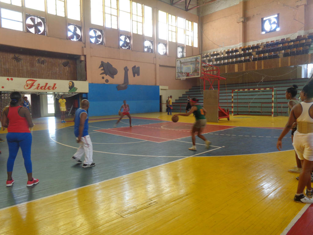 El entrenamiento tiene como sede la sala polivalente 19 de Noviembre de la capital vueltabajera.