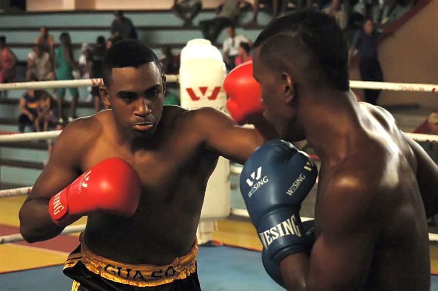 El mediano Arlen López resolvió su duelo sin grandes contratiempos. Foto: César A. Rodríguez.