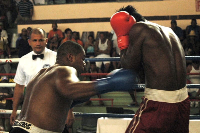 24 de Septiembre del 2015 ,Pinar del Rio Sala Polivalente "19 de Noviembre" II Serie Nacional de Boxeo Pinar del Rio 2015 (Final).con short negro rayas amarillas de Guantánamo y en los más de 91 klgs. José Lardué, su oponente de Pinar del Rio Yordan Hernandez.Fotos: César A. Rodriguez.