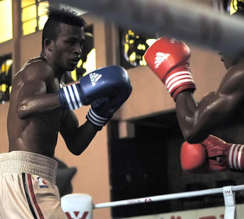 El doble monarca mundial, Lázaro Álvarez Estrada, volvió a disertar. Foto: César A. Rodríguez.