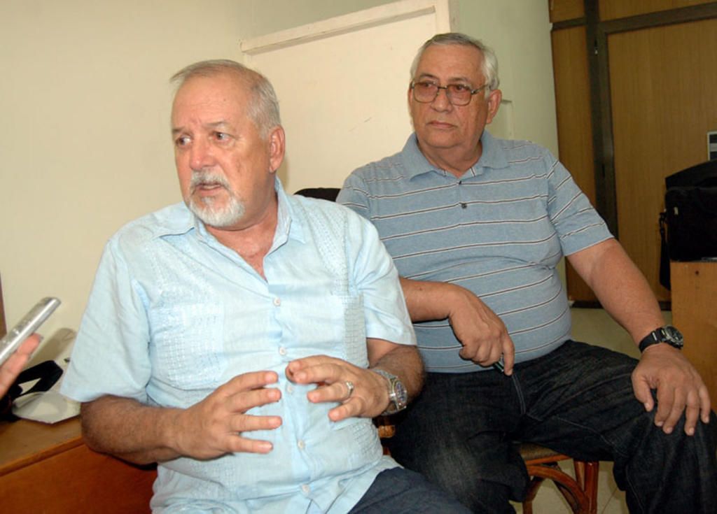 Los doctores en Ciencias Eloy Eduardo Pérez García y Francisco Andrés Rivero Reyes, de izquierda a derecha. Fotos: César A. Rodríguez