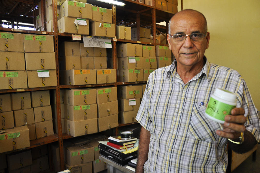 La condición de Vanguardia Nacional se debe a los resultados sostenidos de la Planta, pues durante tres años consecutivos se han sobrecumplido los planes de producción, destaca Nelson López Arencibia, director de la UEB mayabequense. Foto: Cristian Domínguez