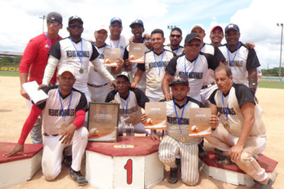 Medios Nacionales: monarca de softbol