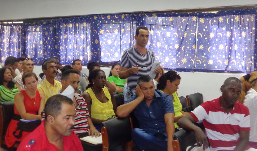 El representante del cárnico de Palma Soriano se refirió a la situación con algunos medios de protección y los problemas con la aplicación de la Resolución 17. Foto de la autora