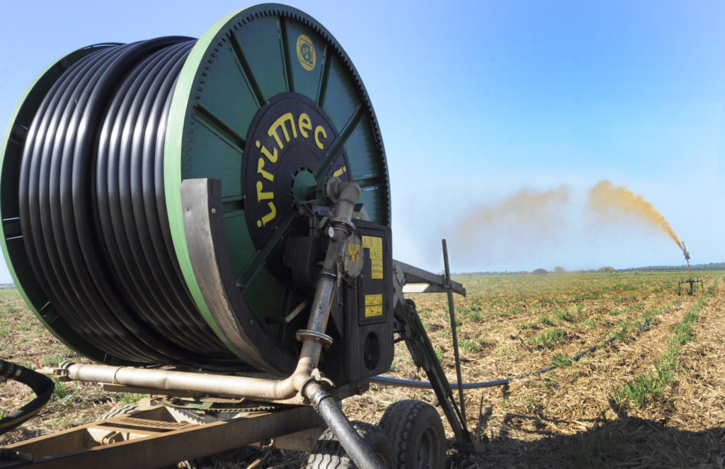 Las inversiones para el fertirriego con residuales azucareros son costosas, e incluyen carros cisterna y sistemas de enrolladores.